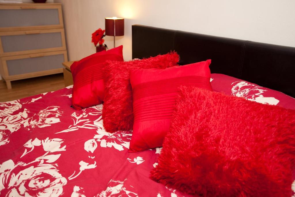 Victoria Centre Apartments In The Victoria Centre Shopping Centre - Nottingham City Centre - 24 Hour Access - Most Central Location, Kitchen - Sunday Check-Out 1Pm - Opposite Hilton By Restaurants & Shops - Outdoor Parking Cars Or Vans Five Pounds A Номер фото